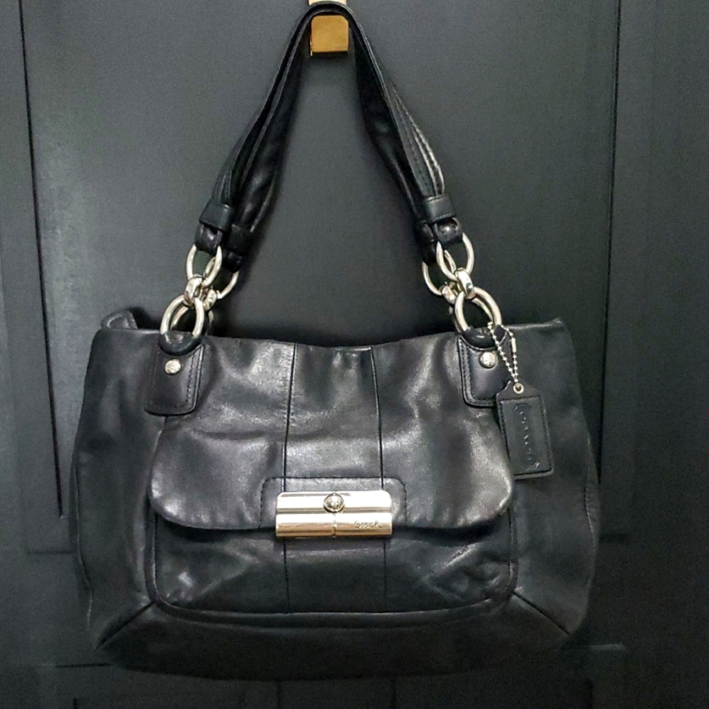COACH: Vintage Black Leather Shoulder Bag